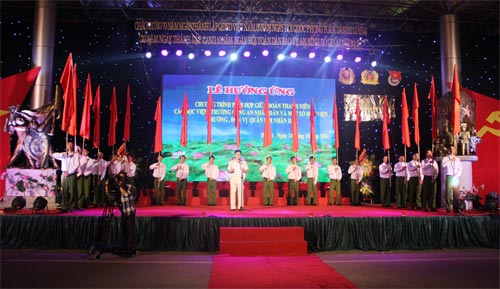 Đại úy Phạm Văn Đoàn, Bí thư Đoàn Thanh niên Tổng cục XDLL CAND phát biểu hưởng ứng tại buổi lễ